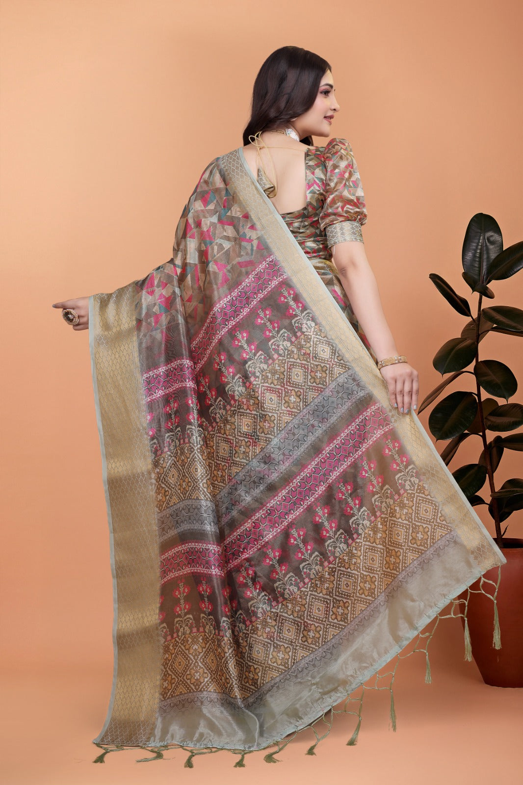 Golden Beige Soft Silk Saree with Geometric Weave & Pink Ornamental Pallu
