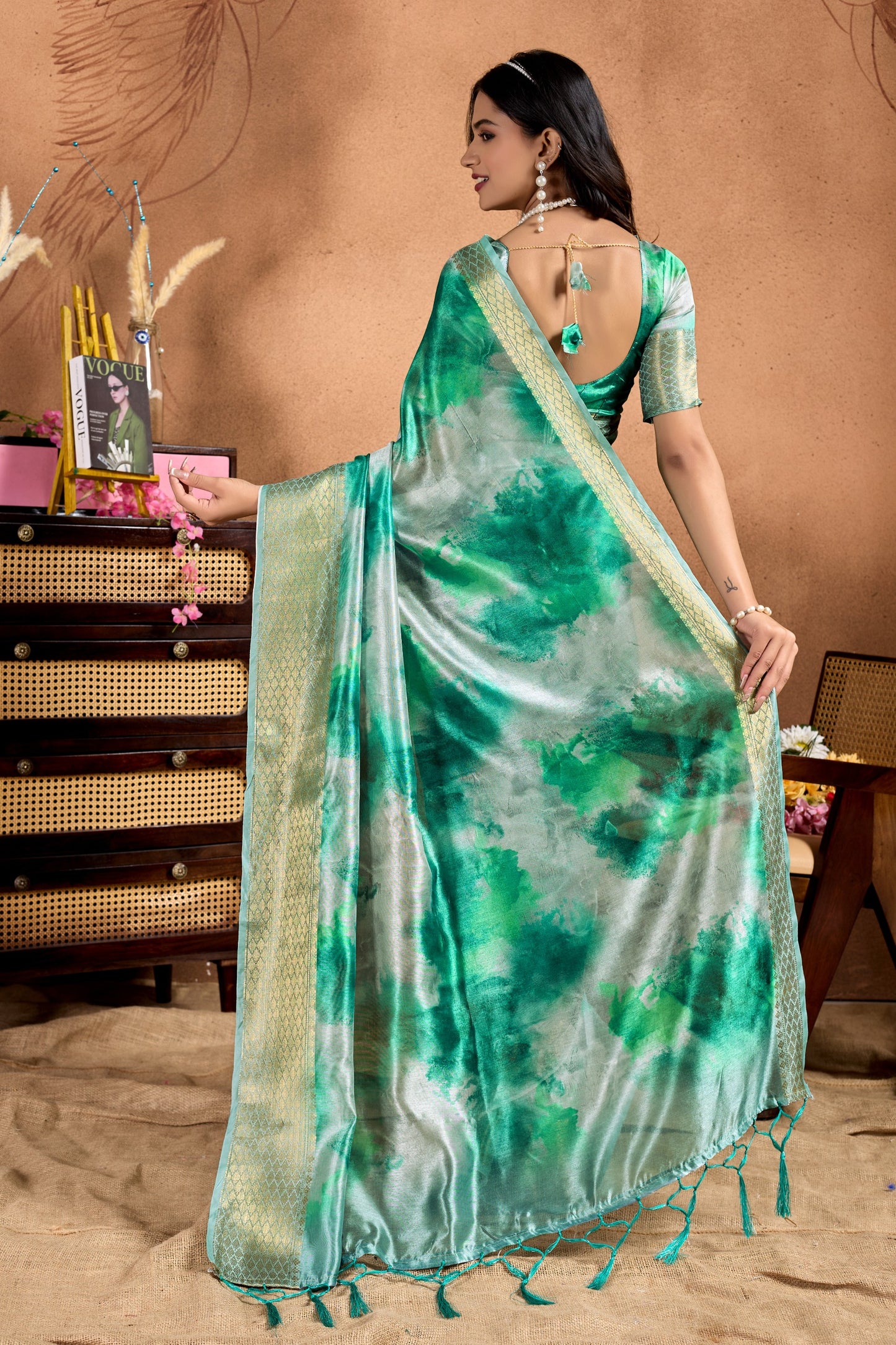 Elegant Green Soft Silk Blend Watercolor Print Saree